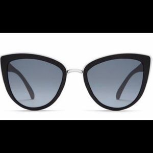 Brand new, never worn my Girl Quay sunglasses